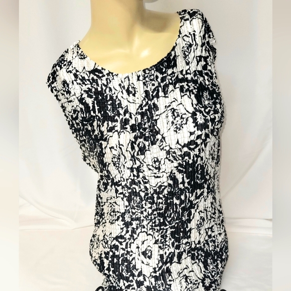 ⚘️ George "Ruffled" Top - Picture 11 of 11